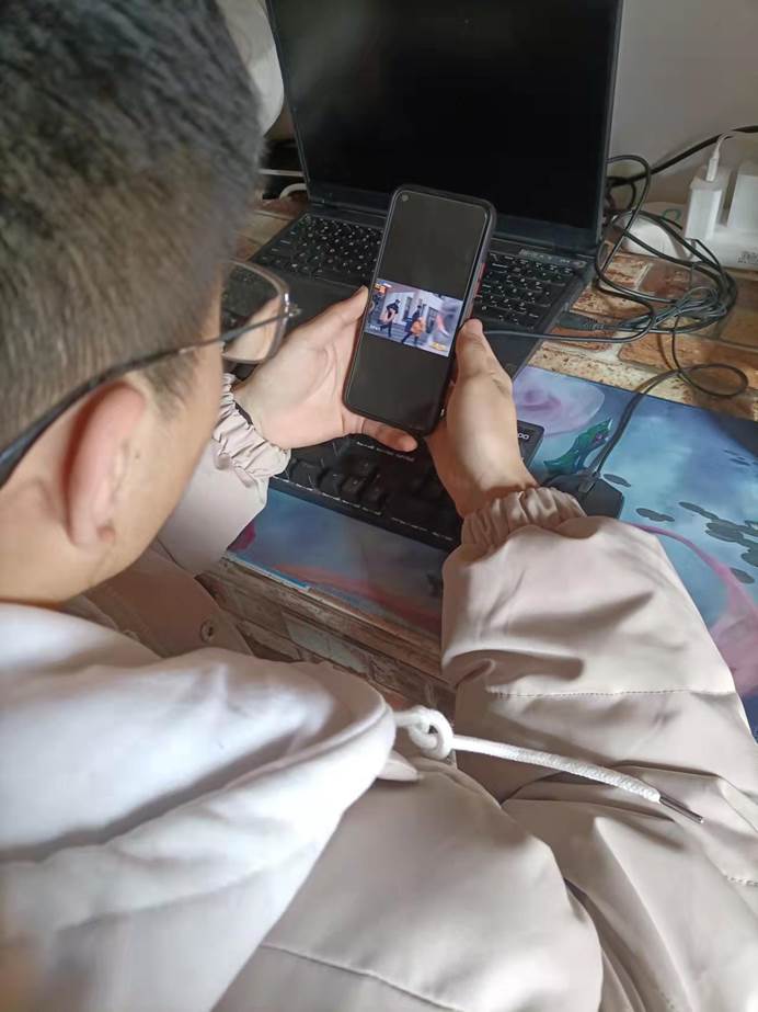 说明: C:\Users\Zhao\Desktop\beat365组织师生收看《德耀中原—第八届河南省道德模范颁奖仪式 》\19智科李沛航.jpg