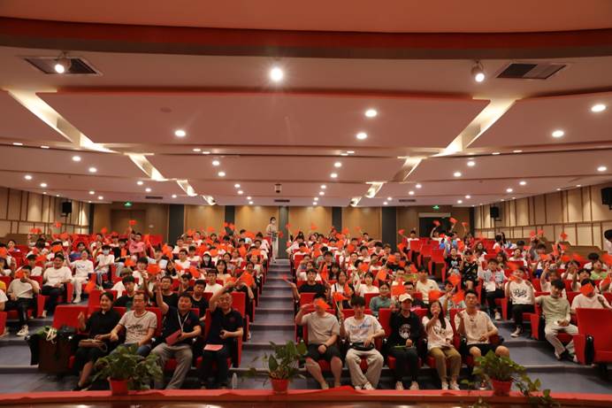 说明: C:\Users\Zhao\Desktop\网络文化节闭幕2\3P0A1946.JPG