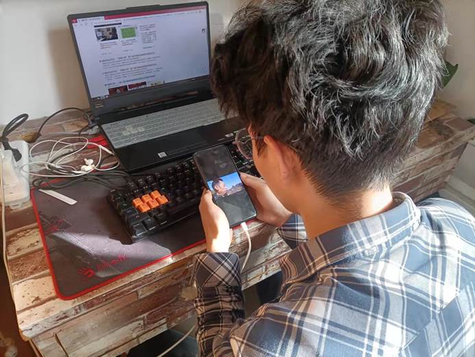 说明: C:\Users\Zhao\Desktop\beat365组织师生收看《德耀中原—第八届河南省道德模范颁奖仪式 》\20软工2班杨林园.jpg